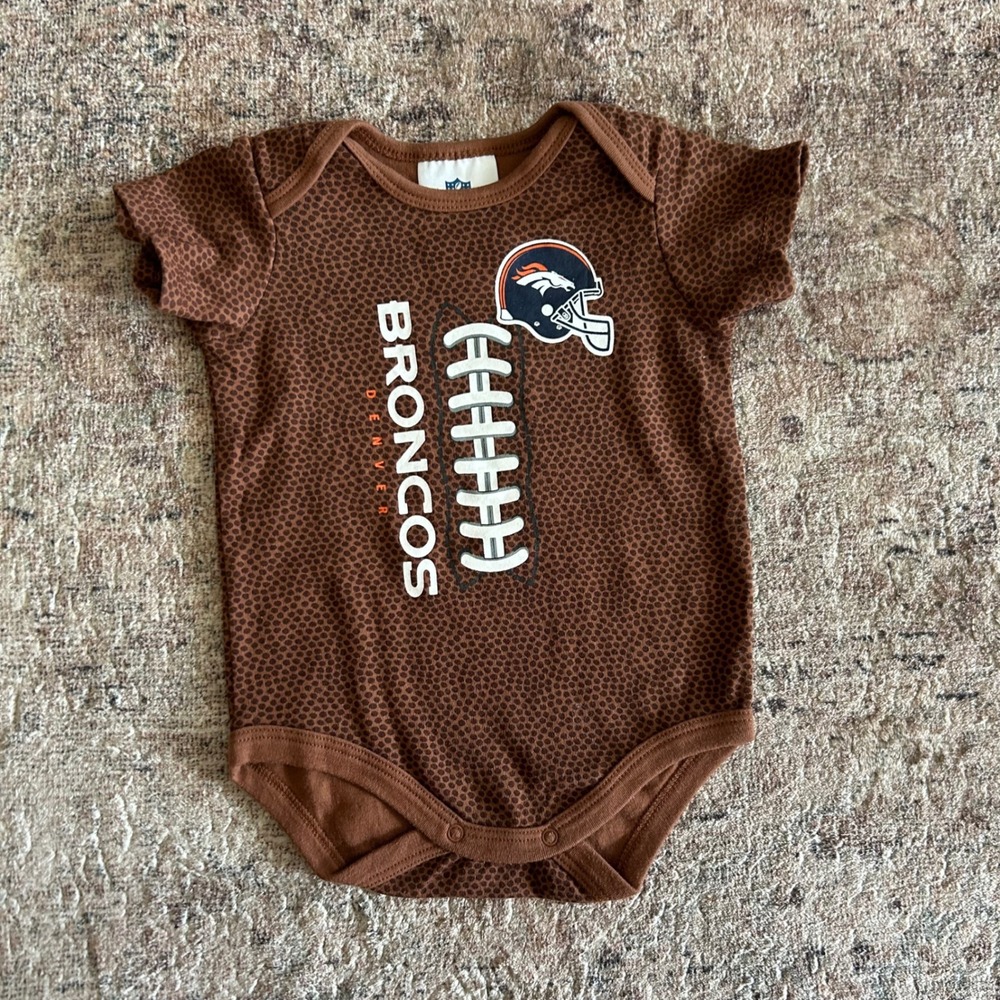 NFL Apparel Denver Broncos Baby Romper Onesie 3-6 Months